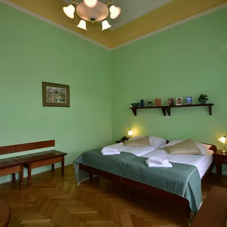 Sant Georg Garni بيت ضيافة 3*